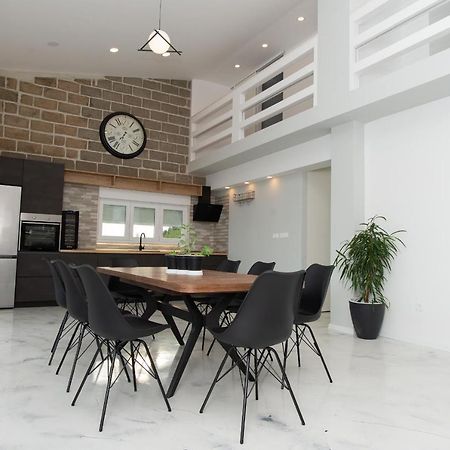 Exclusive Villa Almissa With Swimming Pool And Sea View 로크바 로고즈니차 외부 사진