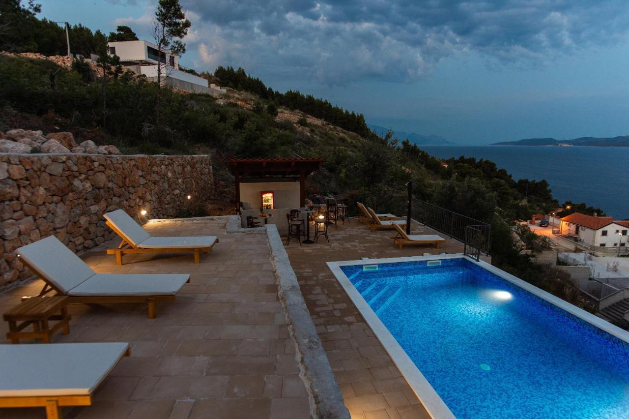 Exclusive Villa Almissa With Swimming Pool And Sea View 로크바 로고즈니차 외부 사진