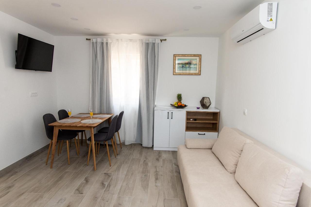 Exclusive Villa Almissa With Swimming Pool And Sea View 로크바 로고즈니차 외부 사진