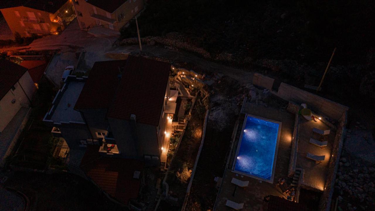 Exclusive Villa Almissa With Swimming Pool And Sea View 로크바 로고즈니차 외부 사진
