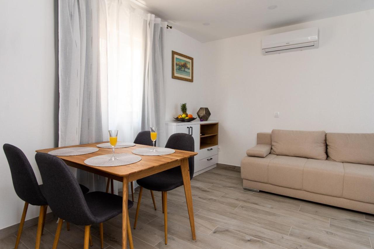 Exclusive Villa Almissa With Swimming Pool And Sea View 로크바 로고즈니차 외부 사진